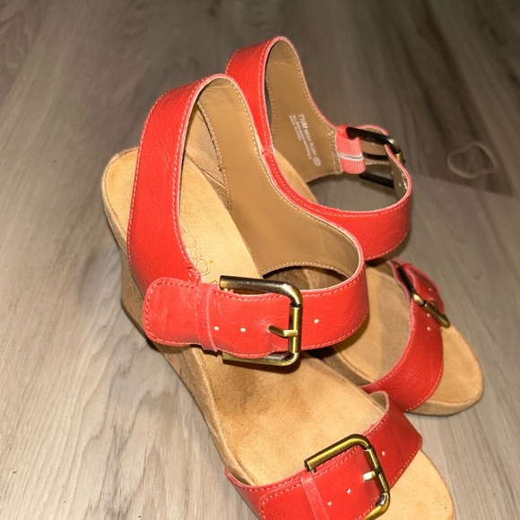 AEROSOLES Red Wedge Sandals with Buckle Straps - Picture 2 of 9